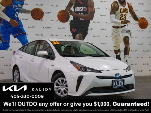 Used 2021 Toyota Prius LE FWD image 1