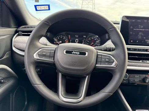 Used 2025 Jeep Compass Latitude AWD/4WD image 23