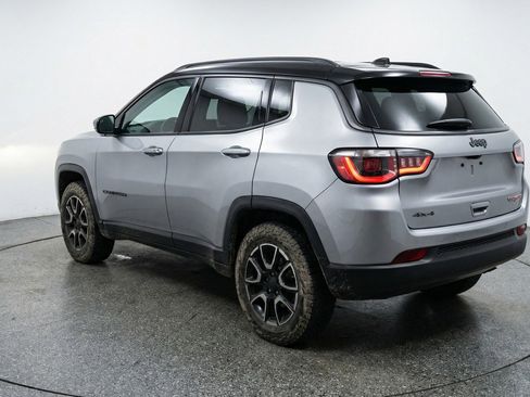 Used 2025 Jeep Compass Trailhawk AWD/4WD image 6