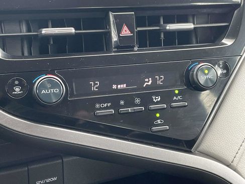 Used 2022 Toyota Camry SE FWD image 18