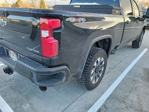 Used 2022 Chevrolet Silverado 2500 Custom w/ Custom Value Package image 5