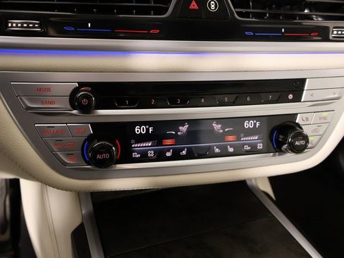 Used 2021 BMW 750i xDrive w/ Executive Package image 9