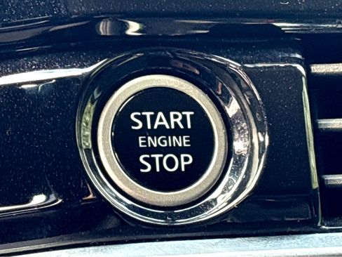 Certified 2024 Nissan Pathfinder SV image 7