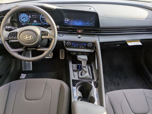 Used 2025 Hyundai Elantra SEL image 13