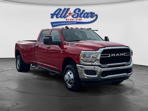 Used 2024 RAM 3500 Tradesman w/ Chrome Appearance Group AWD/4WD image 3