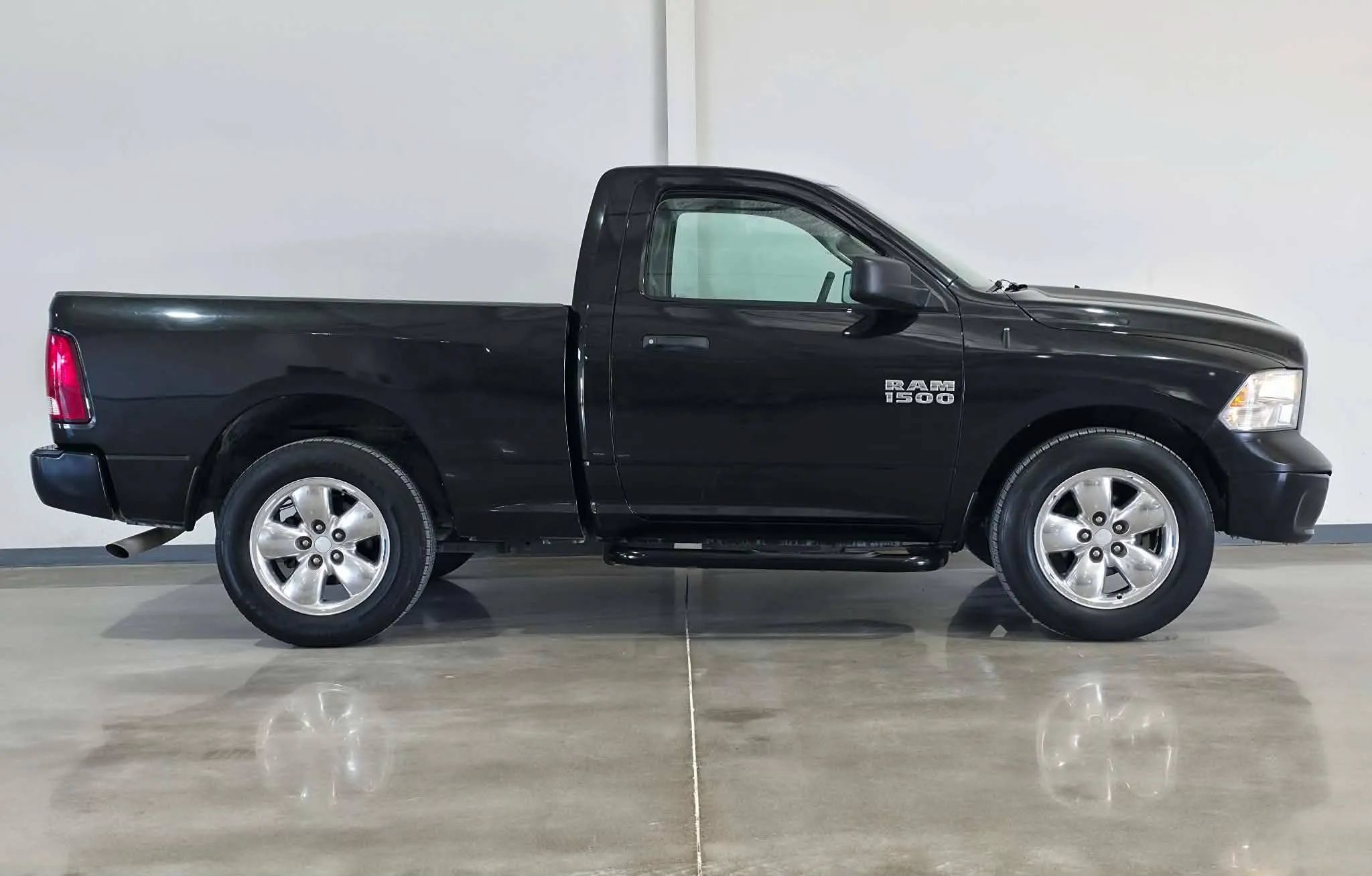 Used 2017 RAM 1500 Tradesman RWD image 2