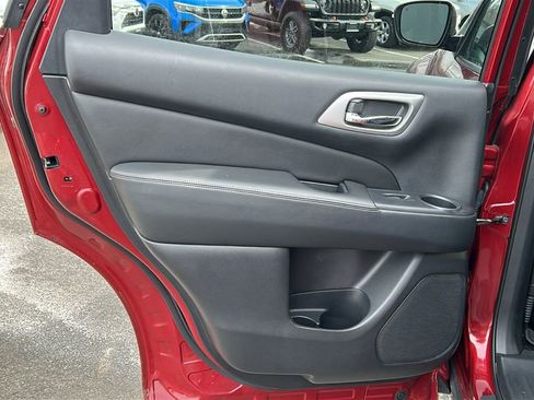 Used 2019 Nissan Pathfinder SL image 24