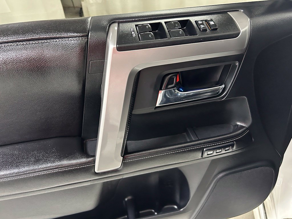 Used 2015 Toyota 4Runner Limited AWD/4WD image 17