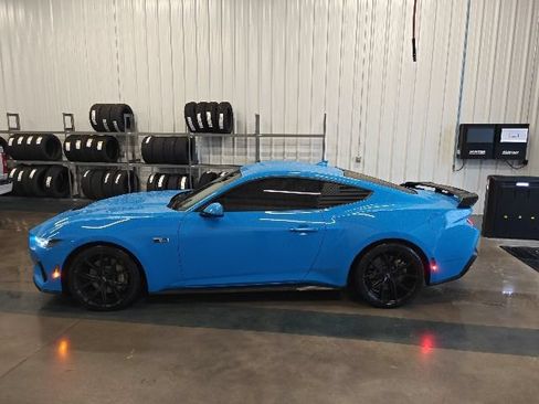 Used 2025 Ford Mustang GT RWD image 5