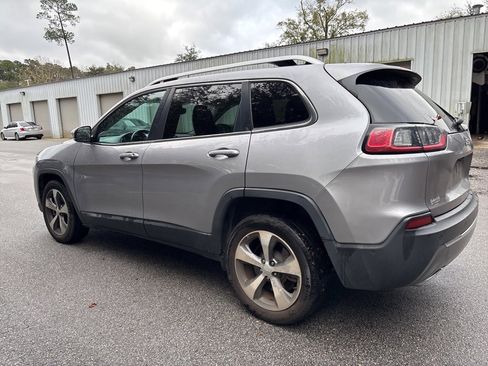 Used 2021 Jeep Cherokee Limited image 24