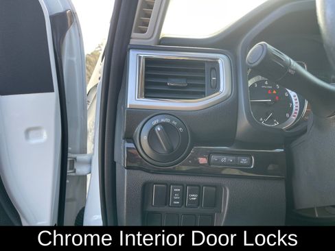 Used 2019 Nissan Titan SV w/ SV Convenience Package image 15