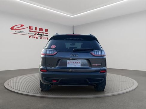 Used 2022 Jeep Cherokee Trailhawk image 5