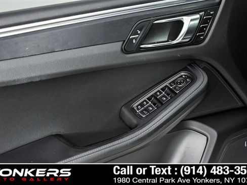 Used 2018 Porsche Macan GTS AWD/4WD image 12