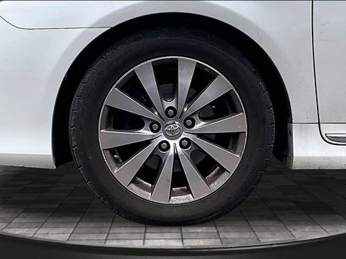Used 2011 Toyota Avalon Limited FWD image 9