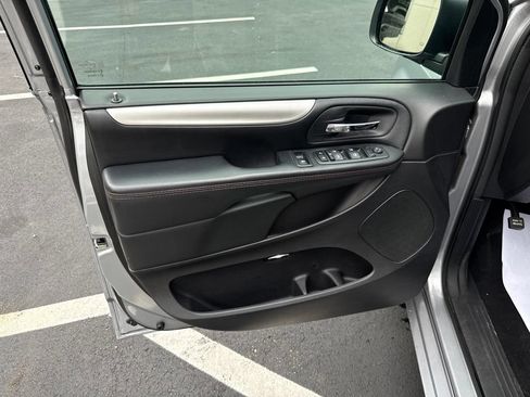 Used 2019 Dodge Grand Caravan GT FWD image 10