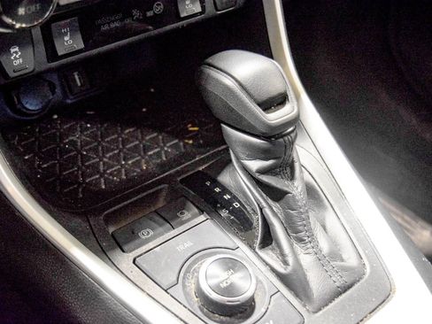 Used 2021 Toyota RAV4 XLE w/ XLE Grade Weather Package image 5