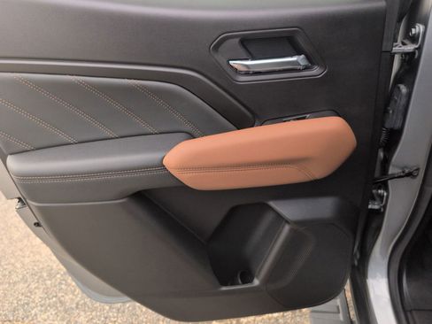 New 2025 GMC Canyon AT4 w/ Off-Road Front Bumper Package image 32