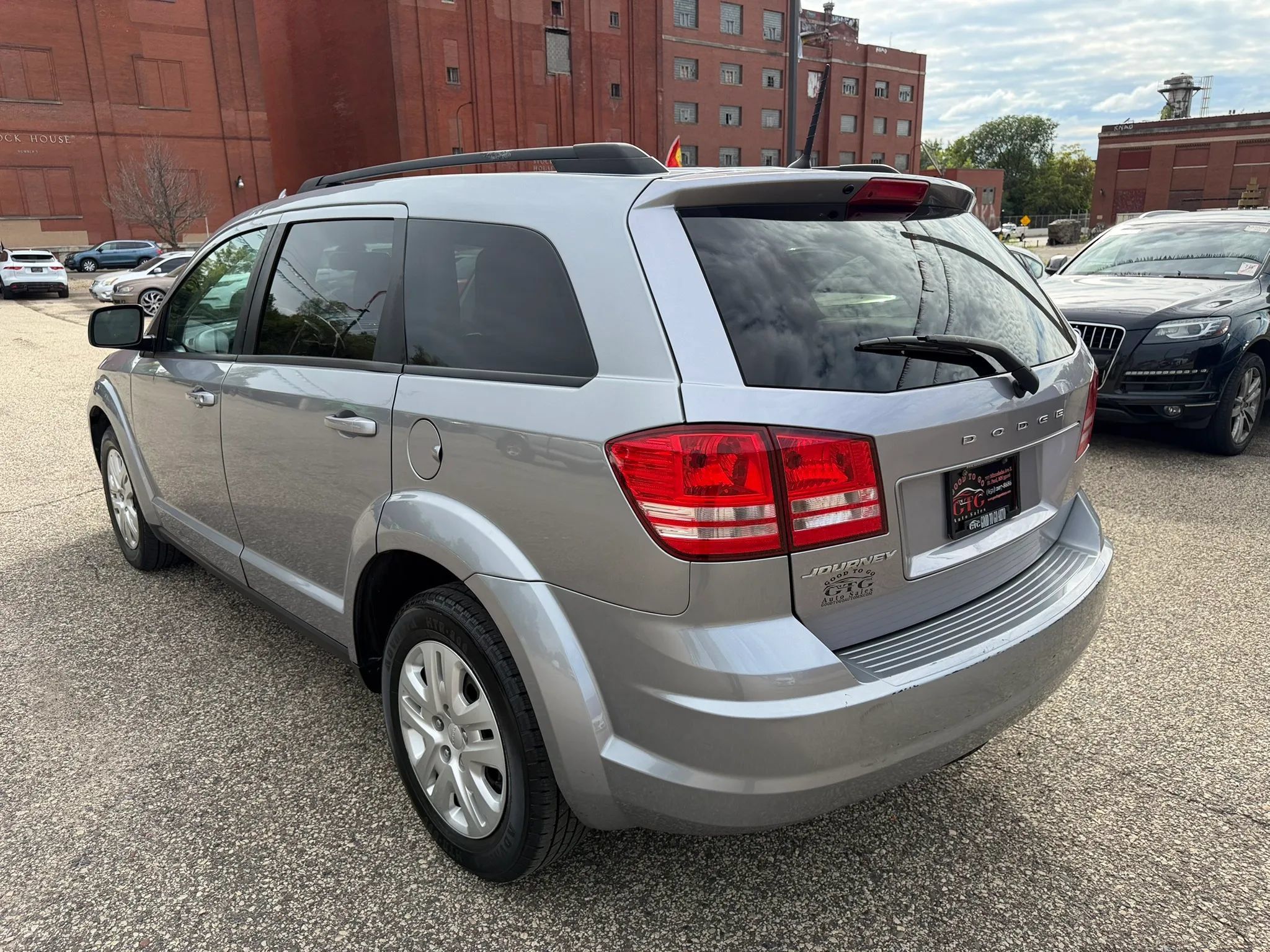 Used 2018 Dodge Journey SE FWD image 4