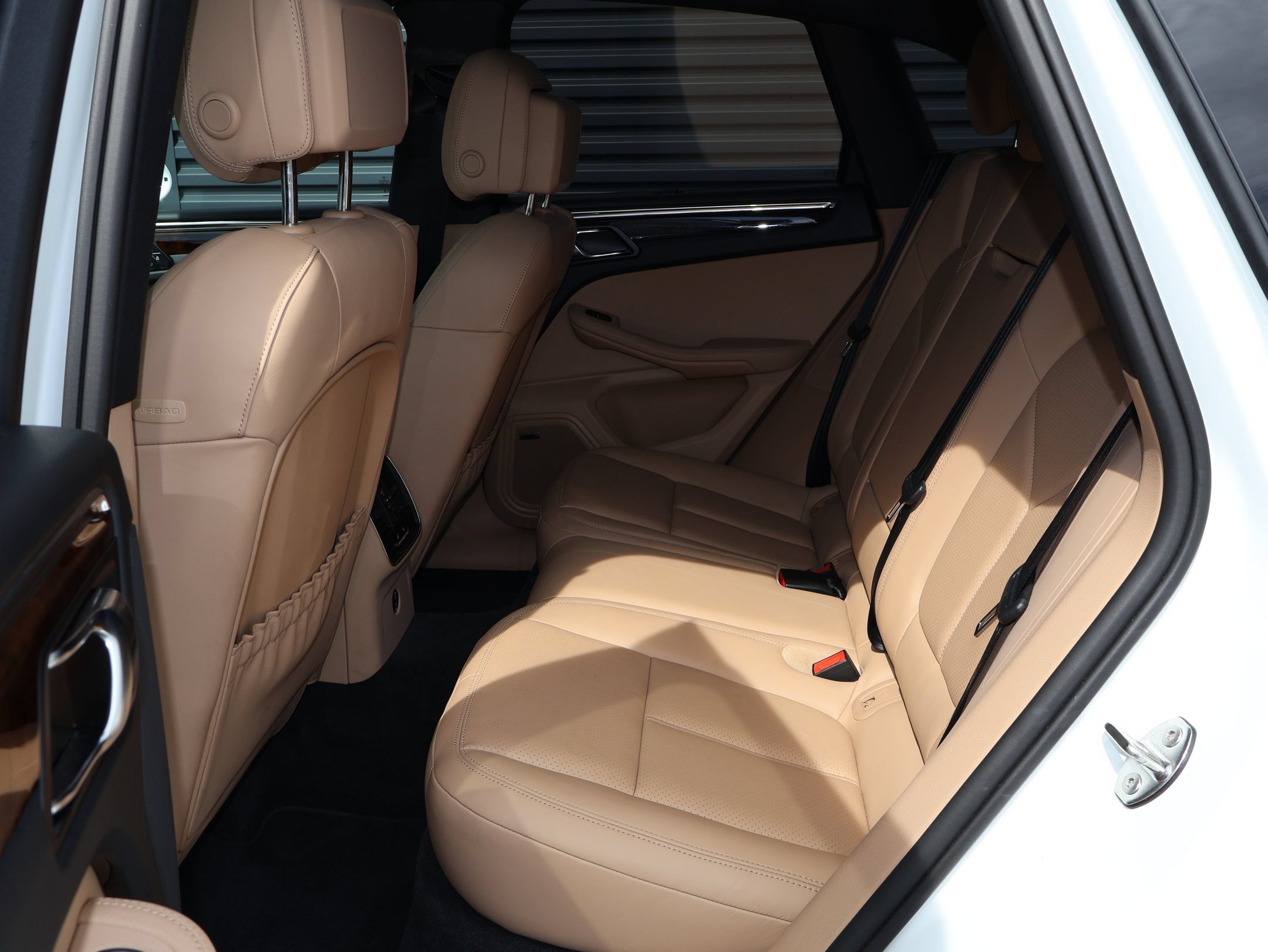 Certified 2026 Porsche Macan AWD/4WD image 28