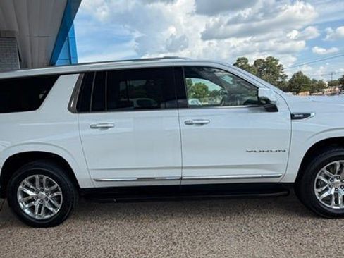 Used 2023 GMC Yukon XL SLT w/ SLT Luxury Package RWD image 2
