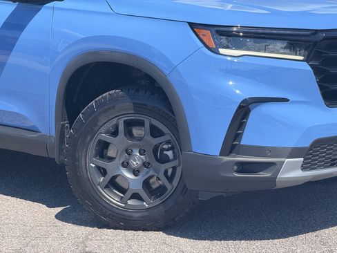 Used 2025 Honda Pilot TrailSport image 3
