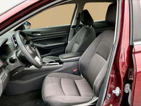 Used 2024 Nissan Altima 2.5 SV image 15