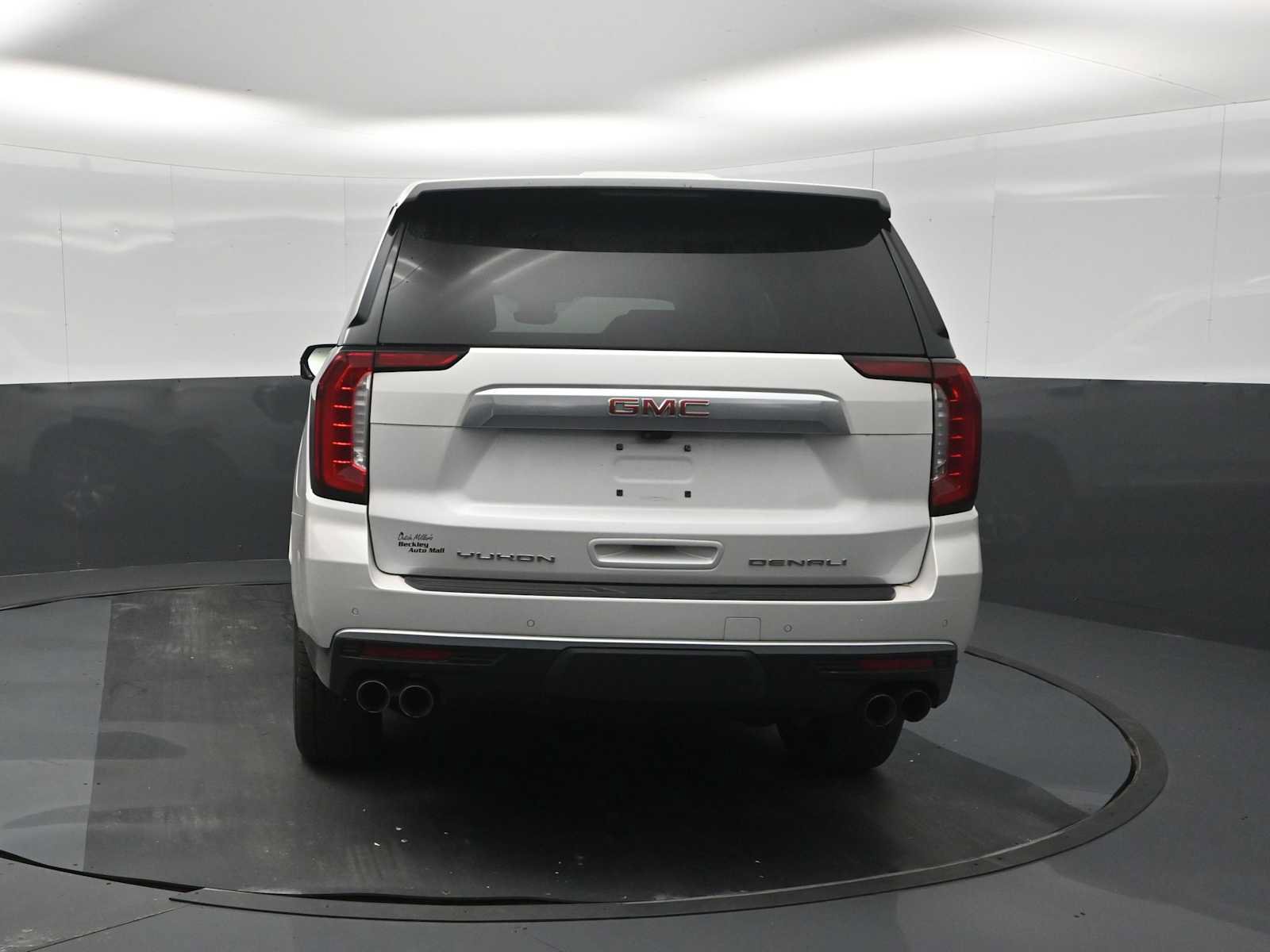 Used 2024 GMC Yukon Denali w/ Advanced Technology Package AWD/4WD image 8