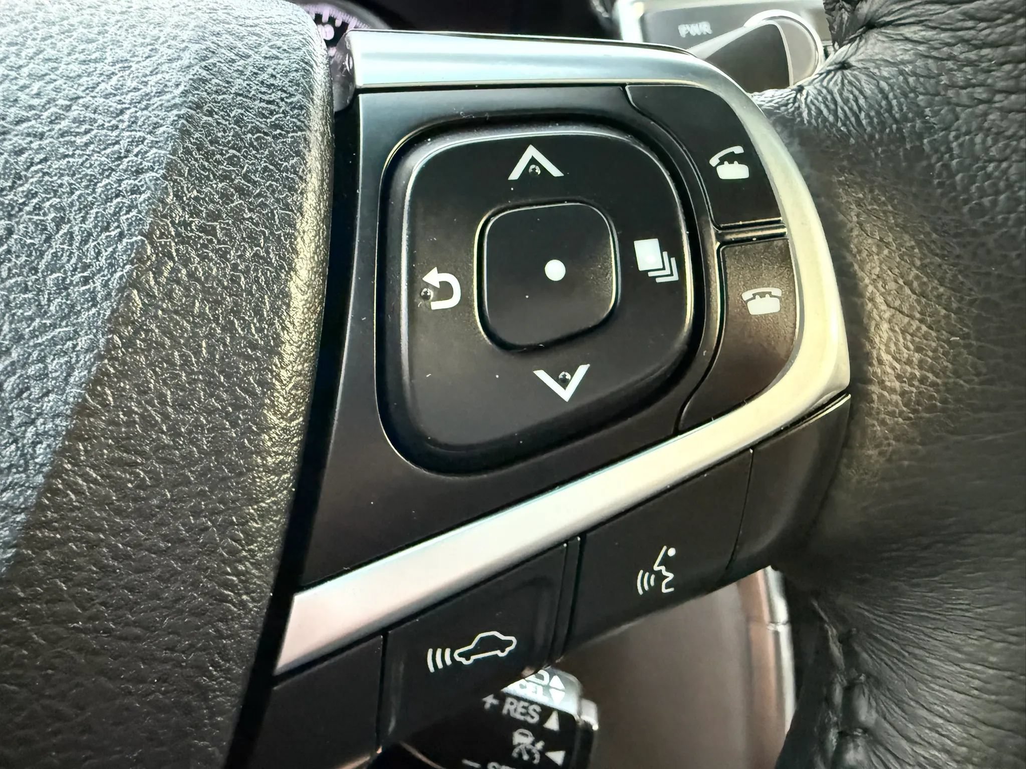 Used 2017 Toyota Camry XLE w/ Moonroof Package FWD image 26
