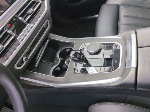 Certified 2022 BMW X7 xDrive40i w/ Premium Package image 14