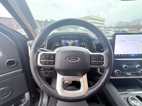 Used 2024 Ford Expedition Max XLT image 13