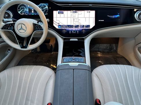Used 2022 Mercedes-Benz EQS 580 4MATIC Sedan image 13