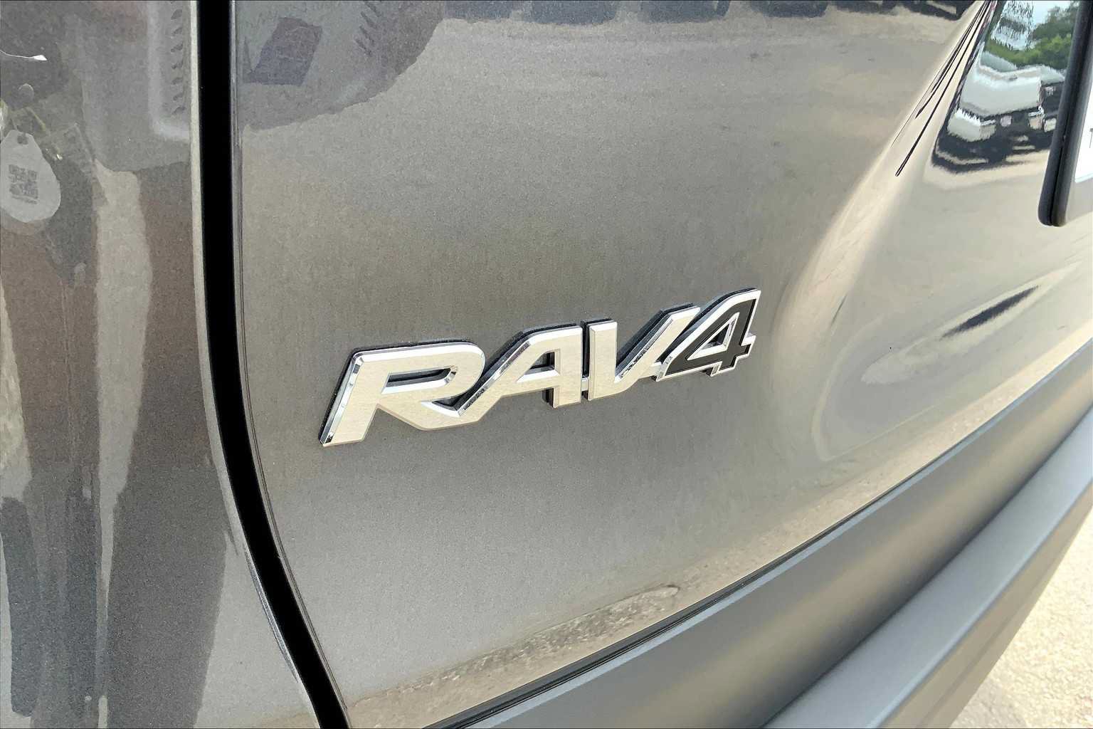 Used 2025 Toyota RAV4 LE AWD/4WD image 30