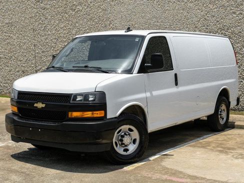 Used 2021 Chevrolet Express 3500 w/ Driver Convenience Package RWD image 5