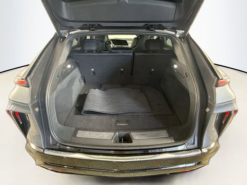 Used 2023 Cadillac Lyriq 2WD image 35