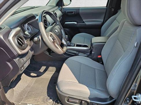 Used 2021 Toyota Tacoma SR5 AWD/4WD image 16