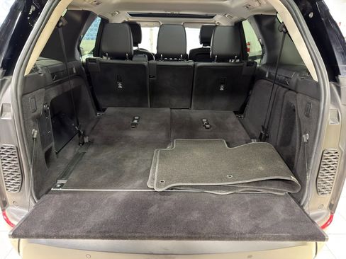 Used 2018 Land Rover Discovery SE image 29