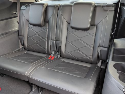 Used 2024 Volkswagen Atlas SE w/ Black Wheel Package image 18