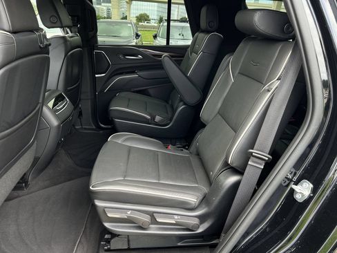 Used 2023 Cadillac Escalade Premium Luxury AWD/4WD image 24