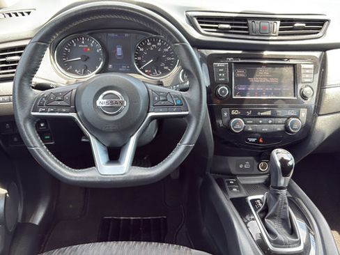 Used 2020 Nissan Rogue SV w/ Premium Package AWD/4WD image 20