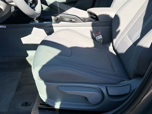 New 2026 Hyundai Elantra SE image 18