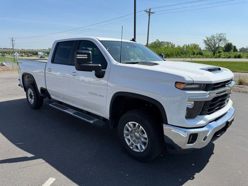 Used 2025 Chevrolet Silverado 2500 LT w/ Convenience Package AWD/4WD image 16
