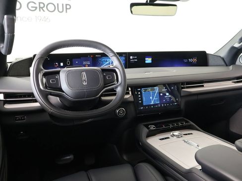 New 2025 Lincoln Navigator Reserve w/ Jet Appearance Package AWD/4WD image 2