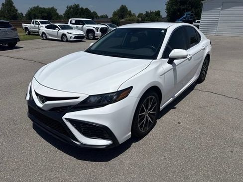 Used 2023 Toyota Camry SE FWD image 1