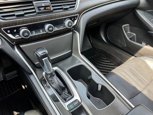 Used 2018 Honda Accord Touring image 16