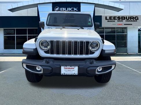 Used 2026 Jeep Wrangler Unlimited Sahara AWD/4WD image 2