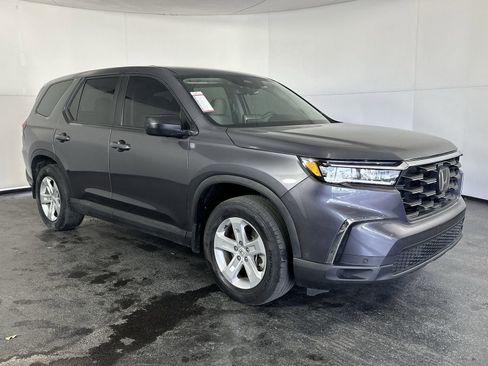 Used 2023 Honda Pilot LX image 2