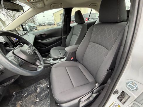 Used 2025 Toyota Corolla LE image 35