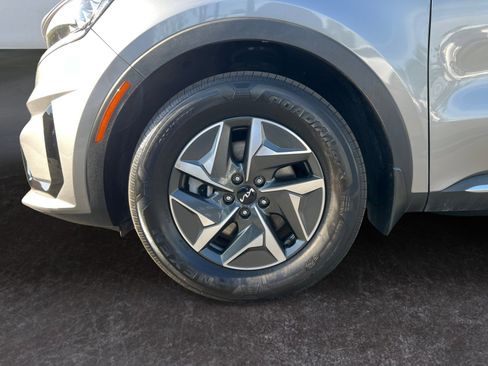 Used 2023 Kia Sorento EX w/ Panoramic Sunroof Package image 14
