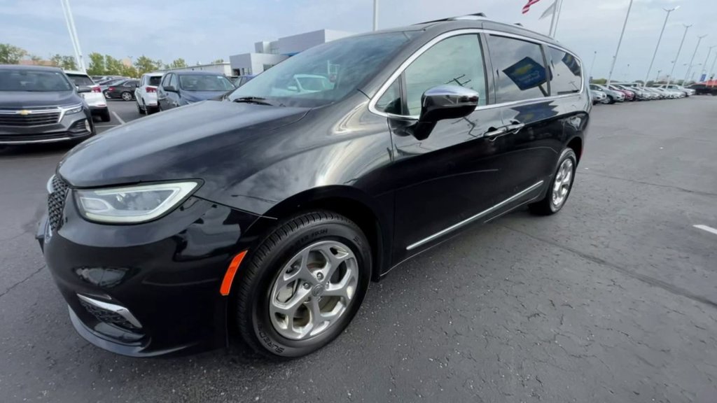 Used 2021 Chrysler Pacifica Limited AWD/4WD image 4