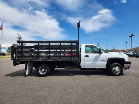 Used 2005 Chevrolet Silverado 3500 4x4 Regular Cab w/ Heavy-Duty Power Package image 2